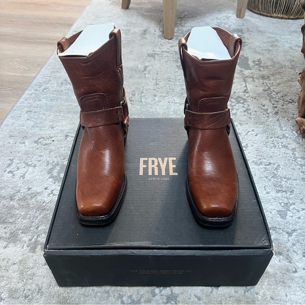 Frye HARNESS 8R WOMENS Cognac